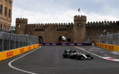 GP Europa FP1: Hamilton più veloce, botto Ricciardo