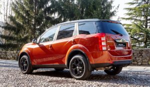 Mahindra XUV500 W10 – 2