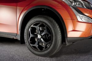 Toyo Proxes T! su Mahindra XUV500 W10