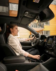 228669_Volvo_Cars_to_embed_Google_Assistant_Google_Play_Store_and_Google_Maps_in