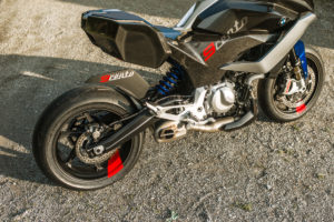 P90305948_highRes_bmw-motorrad-concept