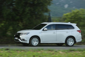 outlander-phev-mitsubishi6