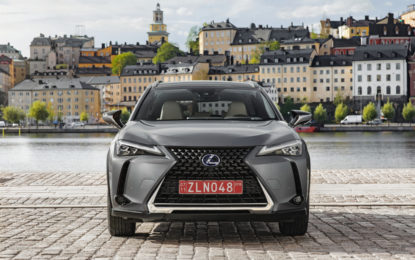 Lexus a Parigi con UX Hybrid e altre novità