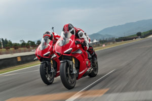 15_DUCATI PANIGALE V4 R ACTION_UC69252_High