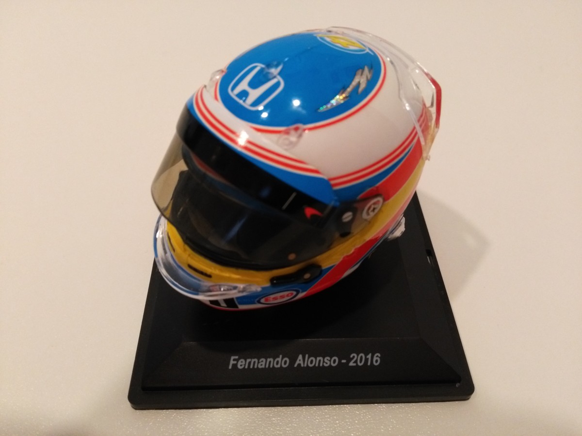 Il casco di Alonso in edicola per celebrare i suoi ultimi due GP -  MotoriNoLimits | Auto, F1, motori, turismo, stili di vita