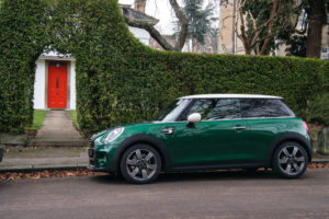 P90331342_highRes_mini-cooper-60-years