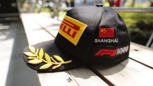 24693_01-f1-un-cappellino-speciale