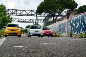 21227039_CS_-_Nuova_TWINGO_La_streetcar_innovativa_e_connessa_che_d_colore_e
