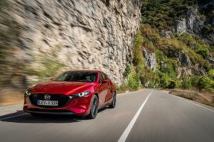Mazda3_Skyactiv-X_dynamic_HB_soul_red_crystal-8