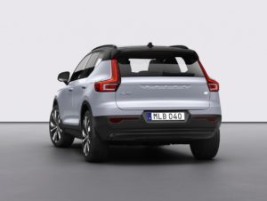 Volvo XC40 Recharge P8 AWD in Glacier Silver