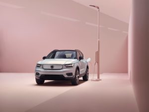 Volvo XC40 Recharge P8 AWD in Glacier Silver