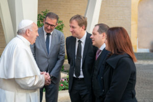 Consegna Dacia Duster a Papa Francesco