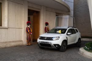 Dacia Duster al Papa