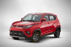 Mahindra KUV100_red+accessori_05_LR