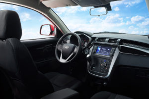 Mahindra Kuv100 interno2_LR