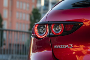 Mazda3-Skyactiv-X_Detail_HB_soul_red_crystal-5