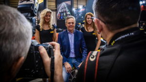 27112_03-portando-lo-show-on-the-road