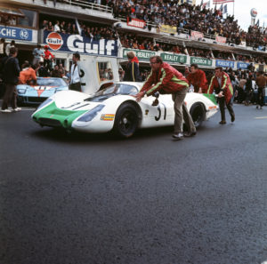 1968 24 Hours of Le Mans; No. 31: Jo Siffert and Hans Herrmann with Porsche 908 LH Coupé; at the rear Hans Mezger.
