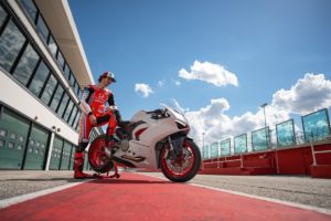 DUCATI_PANIGALE_V2_AMBIENCE _11__UC174109_High