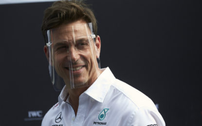 La FIA proibisce a Wolff lo scudo: “Non importa, metterei anche i Pampers”