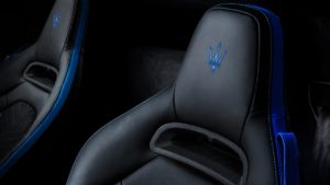 Small-16819-MaseratiMC20-interior