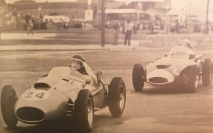 GP Portogallo 1958: Mike Hawthorn tra rotaie e lampioni