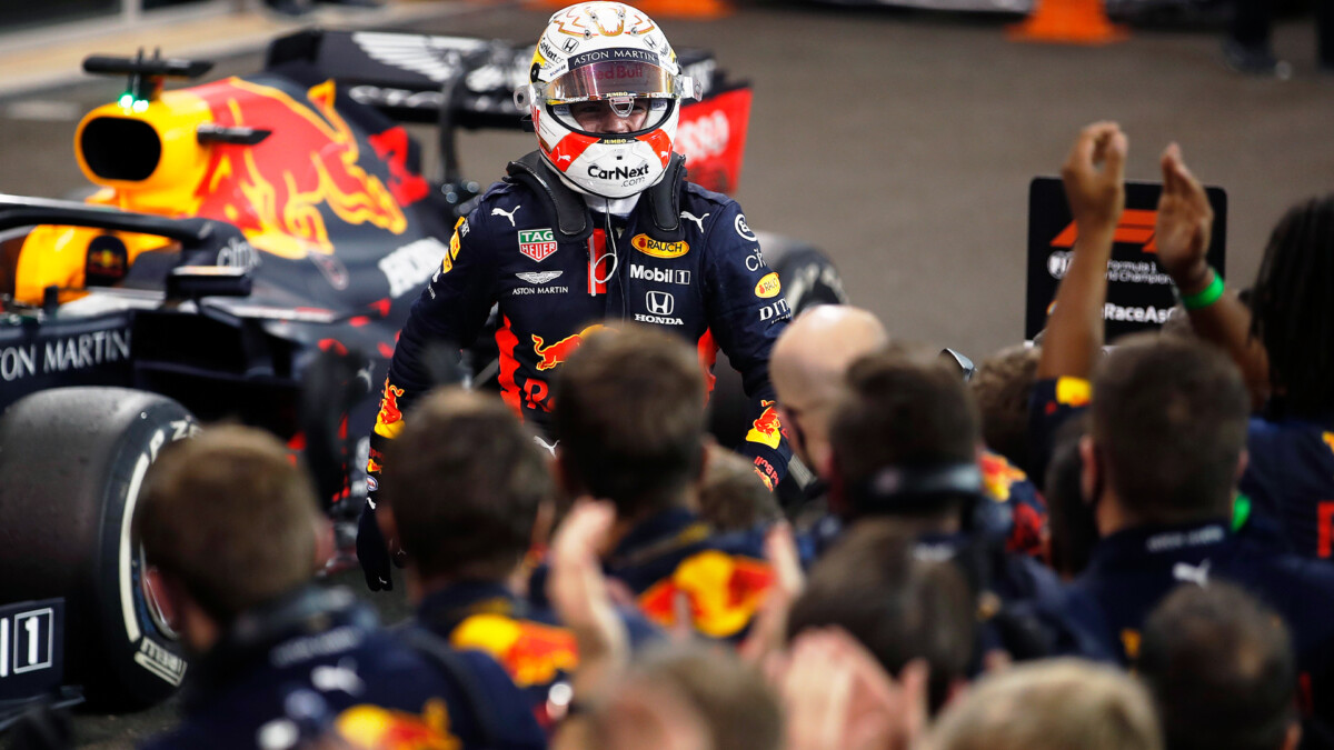 Abu Dhabi: Verstappen e le Mercedes nel finale 2020. Vettel saluta cantando
