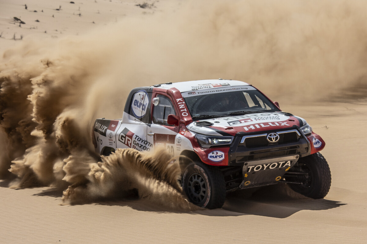 Dakar 2021: TOYOTA GAZOO Racing in corsa con quattro Hilux