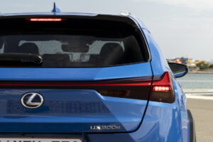 lexus-ux-300e-dpl-019