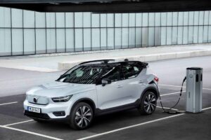 Volvo XC40 Recharge P8 AWD in Glacier Silver