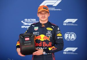 maxverstappen-pirellipolepositionaward-21r09spi