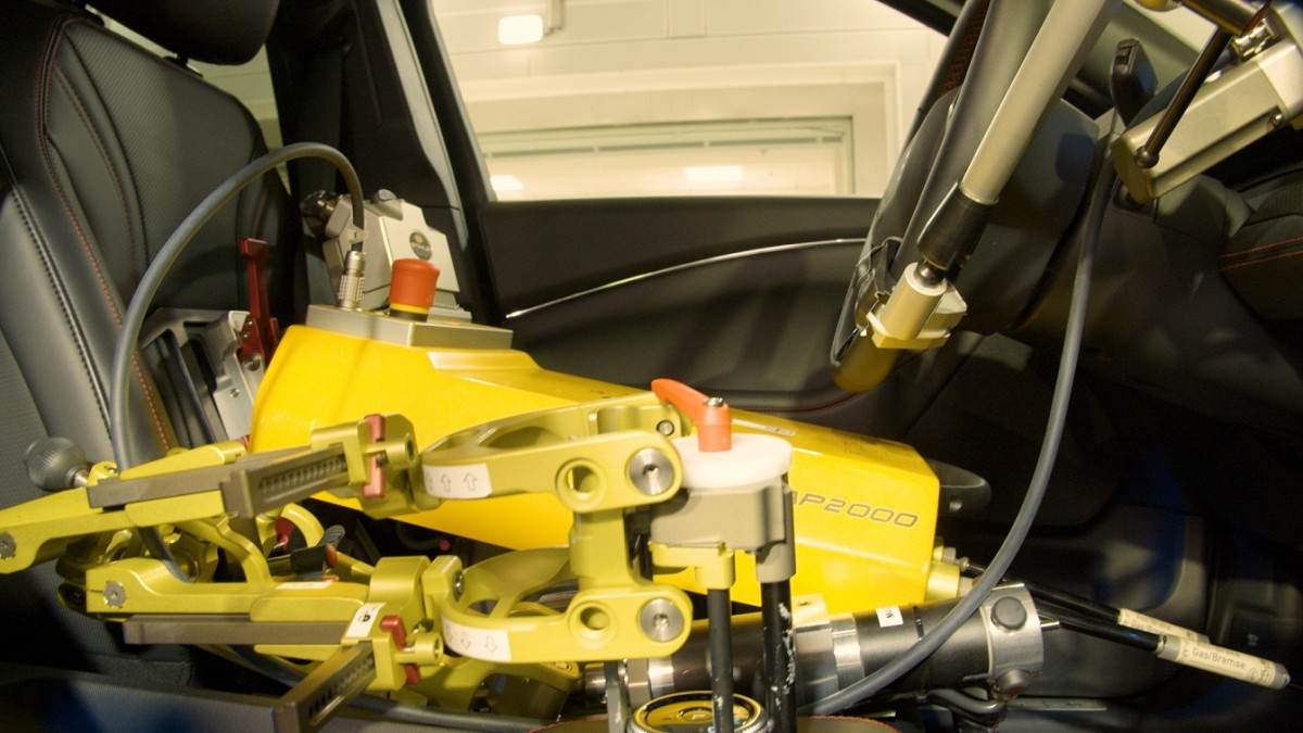 Ford testa le condizioni più estreme con dei collaudatori robot