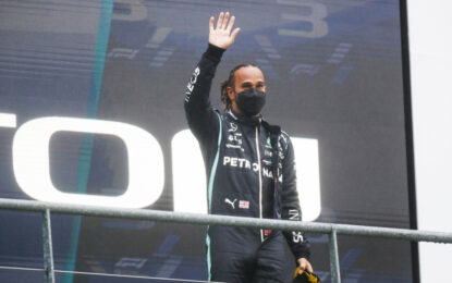 Hamilton e Mercedes: onore ai fans. E non felici dei punti per pochi giri