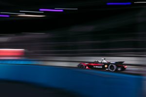 nissan-formula-e-driver-oliver-rowland-in-car-22-leaf-source(1)