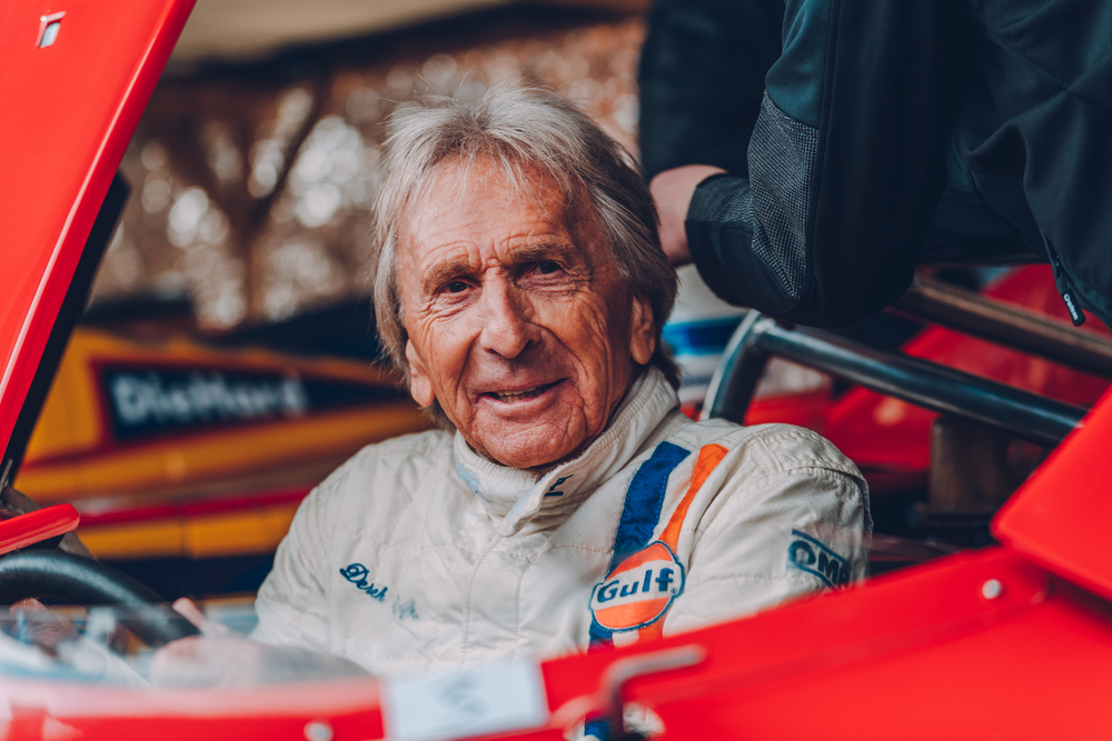 Porsche festeggia gli 80 anni di Derek Bell