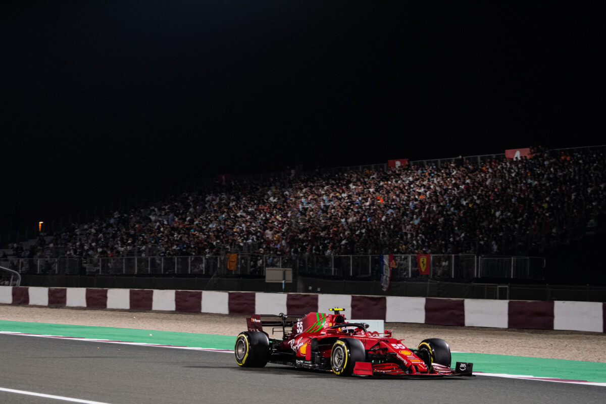 Qatar: Ferrari solo 7° e 13° in qualifica. Sostituito il telaio di Leclerc