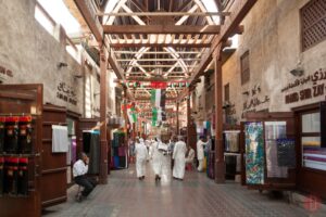 Dubai,,Uae,-,December,16,,2014:,Arab,Men,In,Traditional