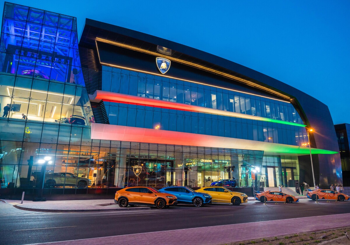 Automobili Lamborghini: doppia inaugurazione a Dubai