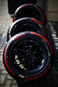 800_pirelli18-inchtyre-c4vert