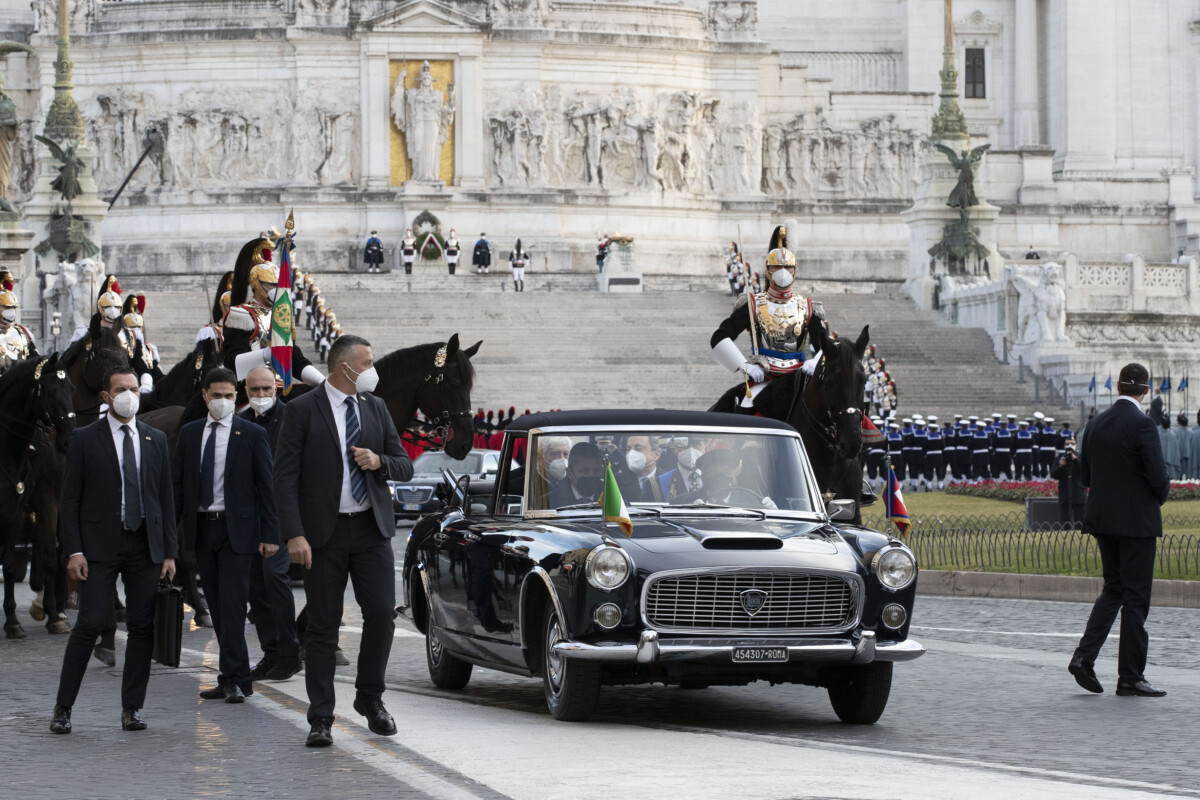 La Lancia Flaminia Presidenziale riporta Mattarella al Quirinale