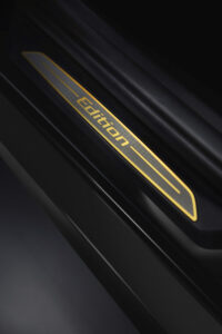 P90449292_highRes_bmw-x2-edition-goldp