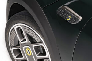 P90449583_highRes_mini-cooper-se-resol