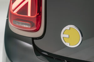 P90449586_highRes_mini-cooper-se-resol