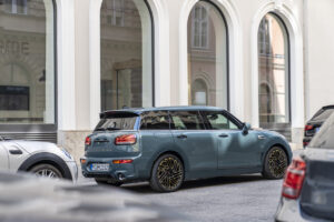 P90450694_highRes_mini-john-cooper-wor