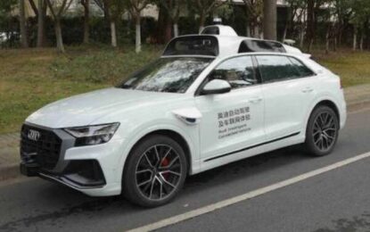 Guida autonoma: test su strada per i SUV Audi connessi con tecnologia V2X