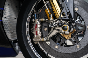Brembo_high-mass-disc-and-GP4_details_MotoGP_low