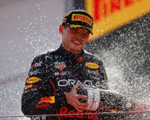 Verstappen: tre soste per la vittoria e la leadership del campionato