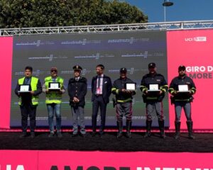 Eroi della Sicurezza: al Giro con Polizia di Stato e Autostrade per l’Italia