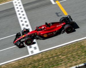 Gran pole di Leclerc in Spagna, davanti a Verstappen e Sainz