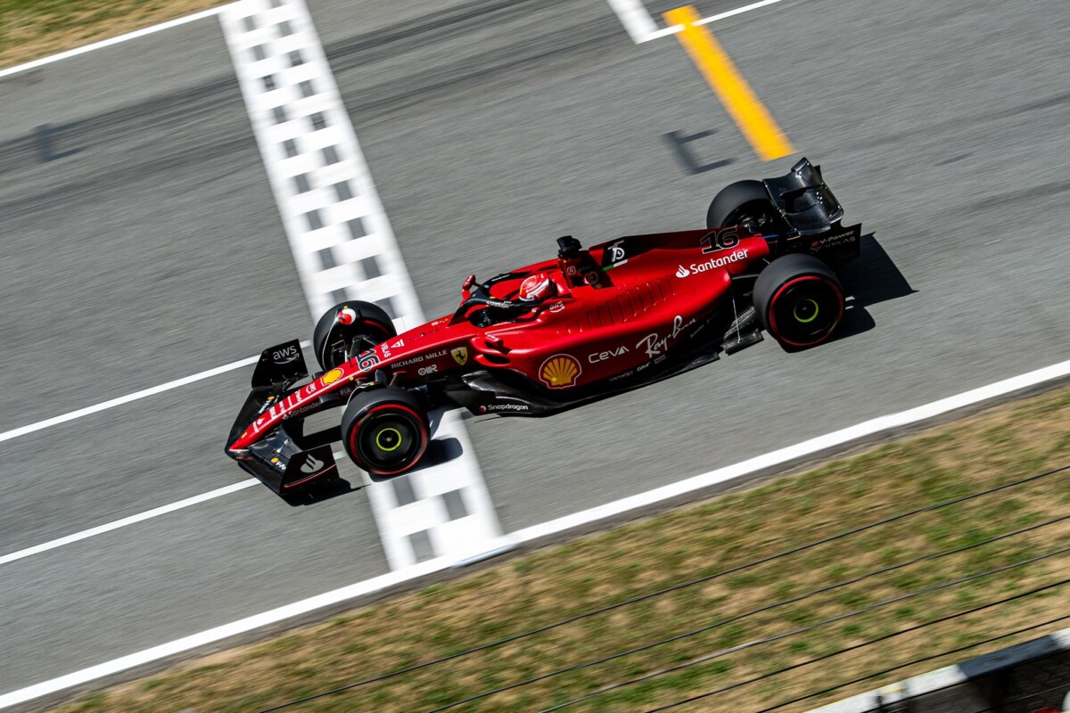Gran pole di Leclerc in Spagna, davanti a Verstappen e Sainz